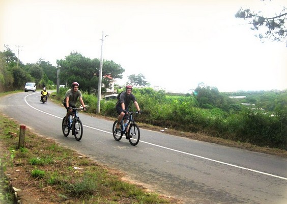 Biking Tour Vietnam Dalat - Central Highlands - Ho Chi Minh Trail - Hoi An